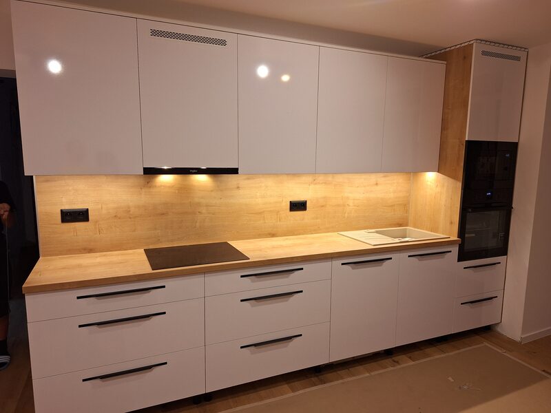 Biela kuchyňa – celkový pohľad