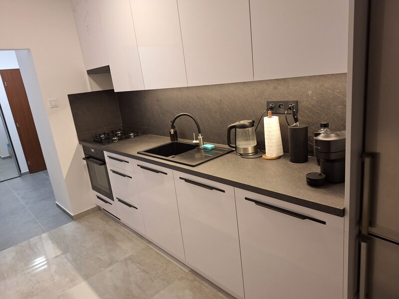 Biela kuchyňa – spodná zostava so zásuvkami