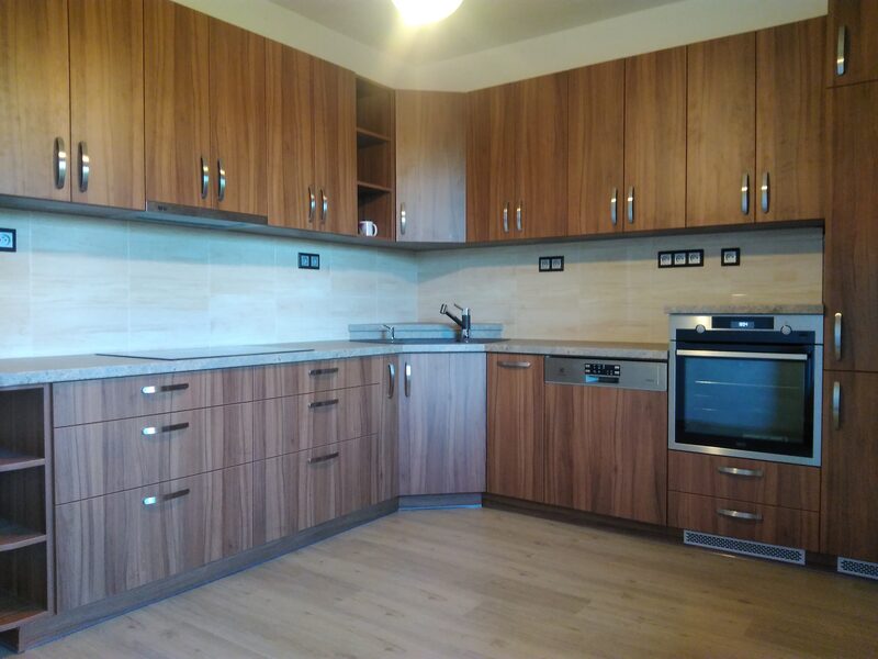 Orechová kuchynská linka – realizácia Bratislava