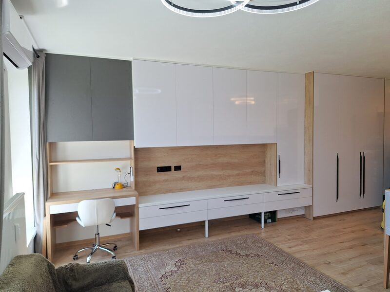 Obývačková stena na mieru – biela lesk a dub, celková zostava