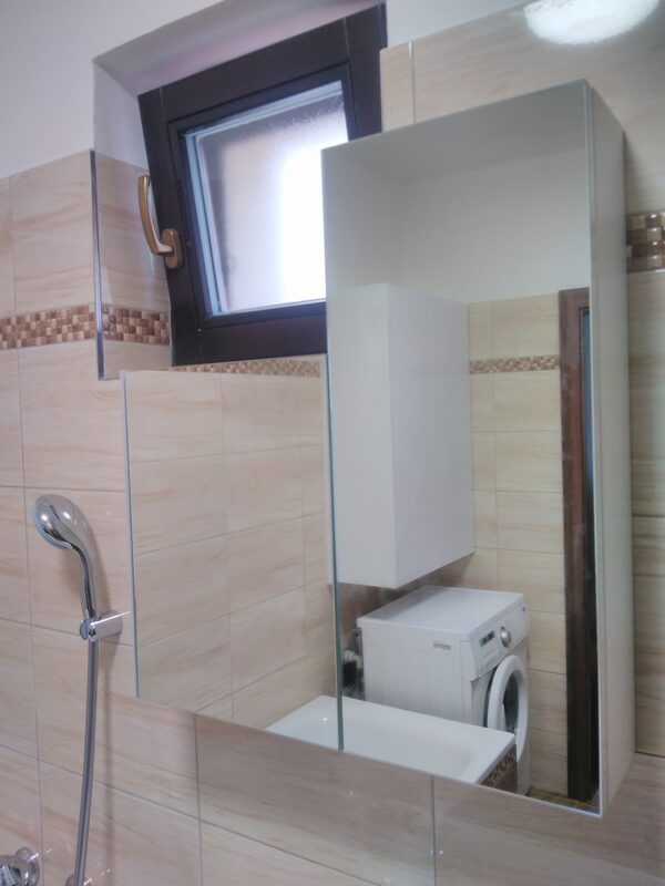 Nástenné police – celkový pohľad