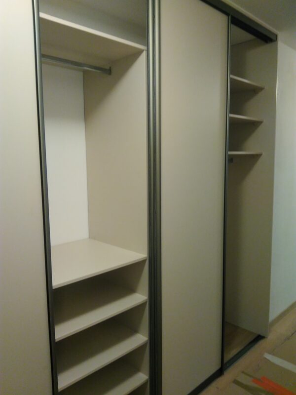 Posuvná skriňa – interiér prázdny, 4-krídlový systém