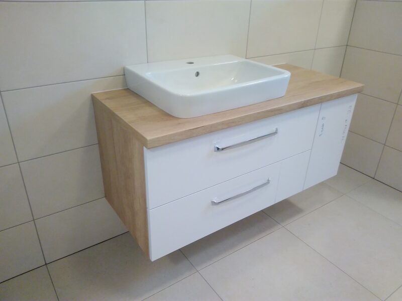 Posuvná skriňa – detail vnútorného rozloženia