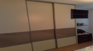 Vstavaná skriňa – biely laminát